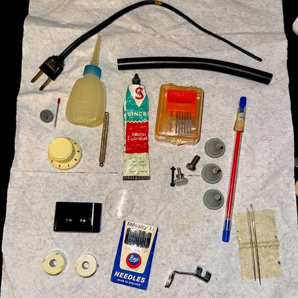 Authentic Vintage Singer Button Foot Low Shank-Sewing Machine Attachment Foot. - Picture 1 of 1